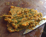 Foto del paso 4 de la receta: Pescado crujiente en tabla con puré de boniatos