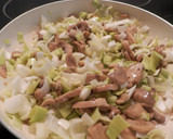 Foto del paso 2 de la receta: Tortilla de puerro y setas