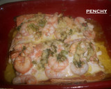 Foto del paso 3 de la receta: Filetes de salmón con gambas y picada de piñones