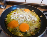 Foto del paso 3 de la receta: Revuelto de gulas y huevos