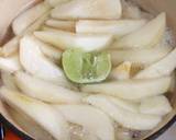 Foto del paso 3 de la receta Peras frescas en almíbar de lima
