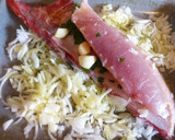 Foto del paso 2 de la receta: Ventresca al horno con cebollita y ajos