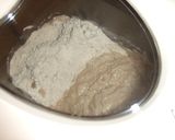 Foto del paso 1 de la receta: Pan de trigo con semillas en panificadora