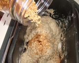 Foto del paso 2 de la receta: Pan de trigo con semillas en panificadora
