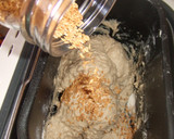 Foto del paso 2 de la receta: Pan de trigo con semillas en panificadora