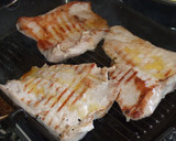 Foto del paso 5 de la receta: Secreto ibérico con salsa de cebolla y chips de berenjena