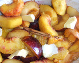 Foto del paso 4 de la receta: Fruta con sirope de coñac y helado de vainilla