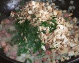 Foto del paso 3 de la receta: Champiñones rellenos y salchichas al horno