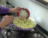 Foto del paso 1 de la receta: Pudin de puerros, setas y gambas