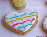 Foto del paso 9 de la receta: Galletas de mantequilla decoradas con glasa real y fondant