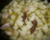 Foto del paso 2 de la receta: Patatas fritas con ajos al laurel