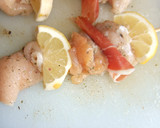 Foto del paso 2 de la receta: Brochetas de pollo y jamón gratinadas con queso