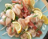 Foto del paso 3 de la receta: Brochetas de pollo y jamón gratinadas con queso