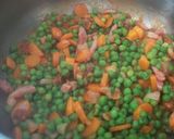 Foto del paso 1 de la receta: Guisantes con ibéricos y huevos escalfados