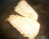 Foto del paso 1 de la receta: Filetes de merluza con patatas y gulas al ajillo