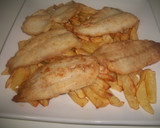 Foto del paso 3 de la receta: Filetes de merluza con patatas y gulas al ajillo