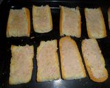 Foto del paso 2 de la receta: Bruschetta con tomate, ajo y atún