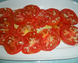 Foto del paso 3 de la receta: Bruschetta con tomate, ajo y atún