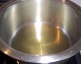 Foto del paso 4 de la receta: Arroz seco con caldo de pescado, gamba pelada, judías y alcachofas