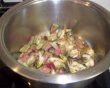 Foto del paso 5 de la receta: Arroz seco con caldo de pescado, gamba pelada, judías y alcachofas