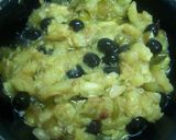 Foto del paso 3 de la receta: Atún rojo con calabacines y aceitunas en fritada