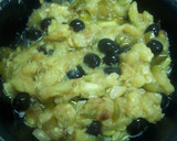 Foto del paso 3 de la receta: Atún rojo con calabacines y aceitunas en fritada