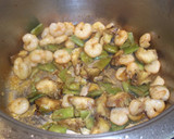 Foto del paso 8 de la receta: Arroz seco con caldo de pescado, gamba pelada, judías y alcachofas