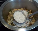 Foto del paso 10 de la receta: Arroz seco con caldo de pescado, gamba pelada, judías y alcachofas