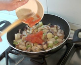 Foto del paso 3 de la receta: Sepia con guisantes y ajos tiernos