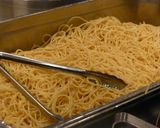 Foto del paso 3 de la receta: Spaghetti con ajo, aceite de oliva y pimienta
