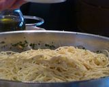 Foto del paso 5 de la receta: Spaghetti con ajo, aceite de oliva y pimienta