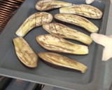Foto del paso 1 de la receta: Berenjenas rellenas de carne gratinadas