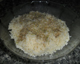 Foto del paso 1 de la receta: Arroz con ternera en salsa de tomate y huevo frito