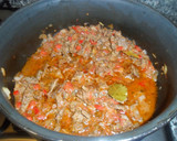 Foto del paso 3 de la receta: Arroz con ternera en salsa de tomate y huevo frito