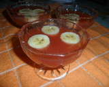 Foto del paso 5 de la receta: Gelatina de almíbar con rodajas de plátano