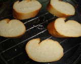 Foto del paso 1 de la receta: Pan tostado a las finas hierbas