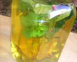 Foto del paso 2 de la receta: Aceite de oliva con hierbas y bayas