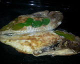 Foto del paso 4 de la receta: Dorada con hojas de lima y jengibre