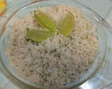 Foto del paso 1 de la receta: Merluza a la plancha con arroz blanco especiado