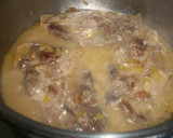 Foto del paso 3 de la receta: Chuletas de aguja en salsa