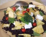 Foto del paso 4 de la receta: Ensalada de arroz negro con piña y queso feta