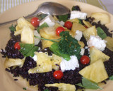 Foto del paso 4 de la receta: Ensalada de arroz negro con piña y queso feta