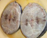 Foto del paso 1 de la receta: Atún a la plancha rebozado con finas hierbas