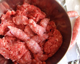 Foto del paso 1 de la receta: Hamburguesas de carne vacuna y salchichas rellenas