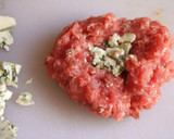 Foto del paso 3 de la receta: Hamburguesas de carne vacuna y salchichas rellenas