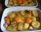 Foto del paso 2 de la receta: Patatas horneadas con huevos y ajos