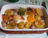 Foto del paso 3 de la receta: Patatas horneadas con huevos y ajos