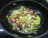 Foto del paso 3 de la receta: Guisantes con jamón iberico