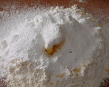 Foto del paso 3 de la receta: Masitas con mermelada de mora