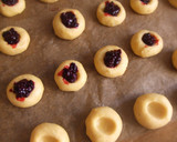 Foto del paso 5 de la receta: Masitas con mermelada de mora
